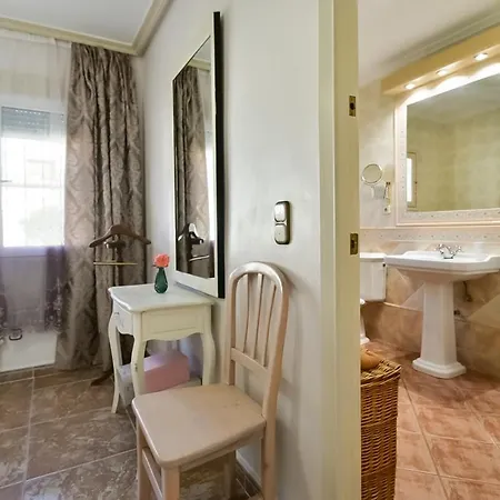 Con Piscina Campoamor Cerca De La Playa Holiday home